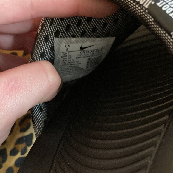 Nike Checkerboard Print Logo Slides, INSANELY COMFY, super cushioned and cute - Picture 5 of 5